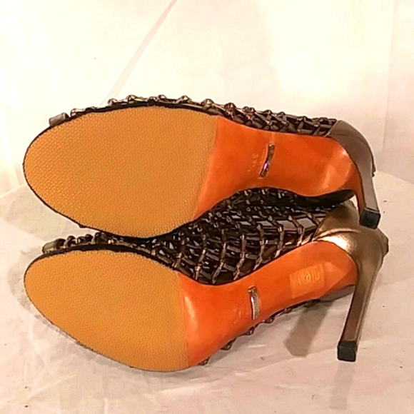 🔥🔥Like New Gucci Bronze Leather Stiletto Bootie - Picture 10 of 16